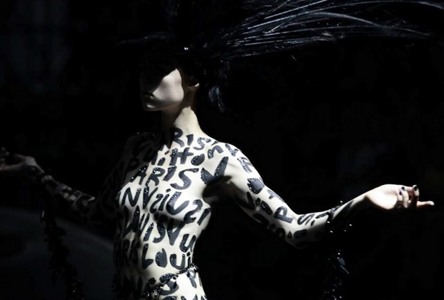 Louis Vuitton  Fashion, Shades of black, Feather headdress